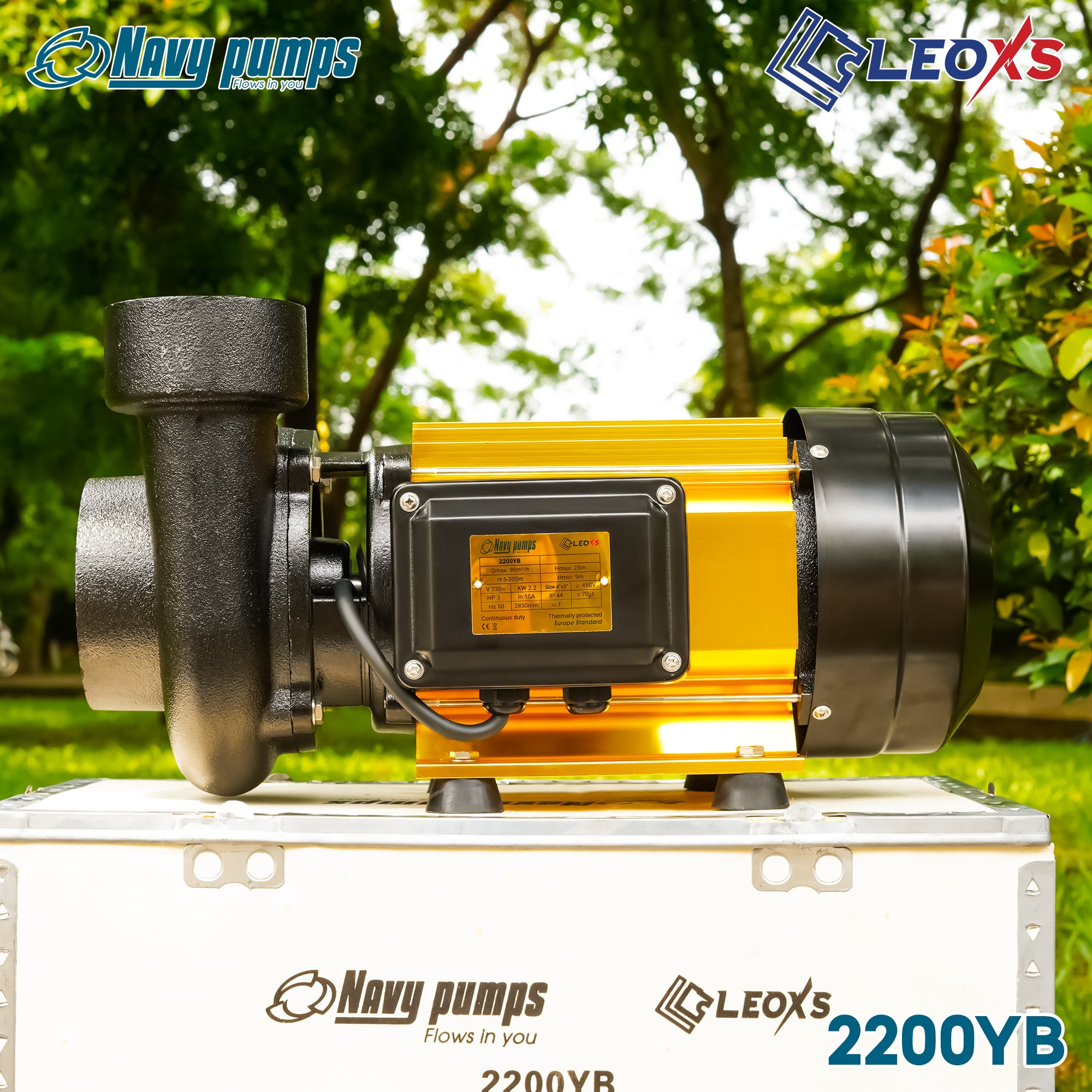may bơm nước thân nhôm navy lưu lượng 2200yb vàng 2